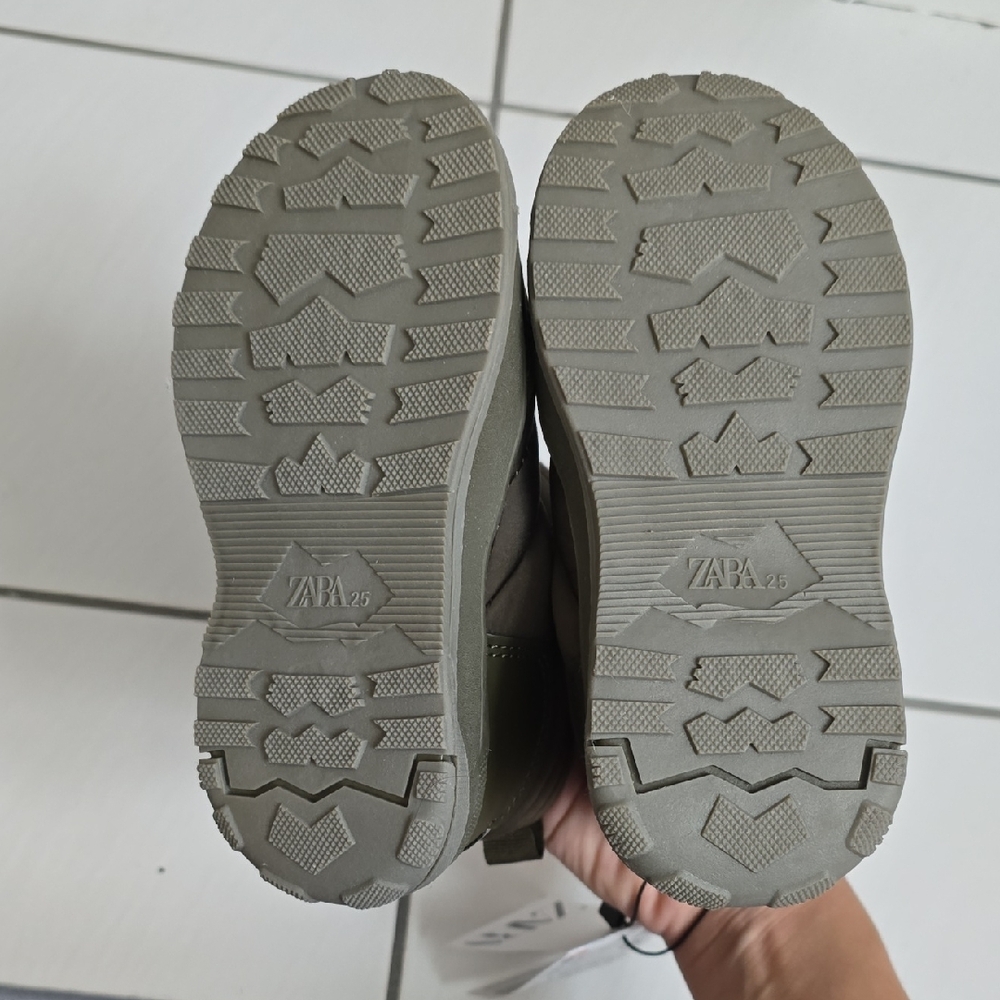 Zara Kids Puffer Boots - Olive Green - Picture 2 of 5